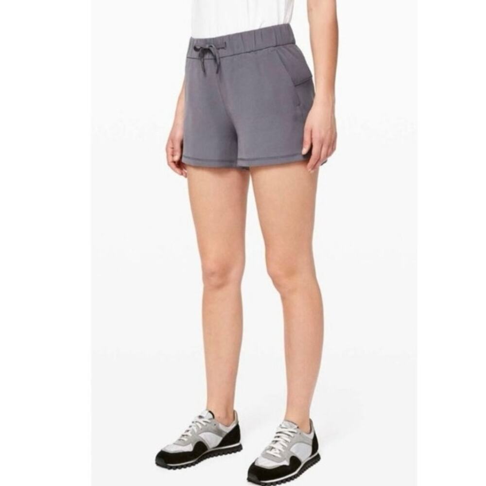 Lululemon On The Fly Gray Athletic 2.5 Inseam Shorts, Size 4